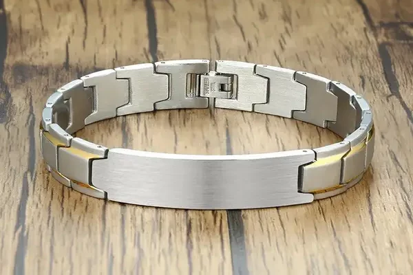 Браслет з гравіюванням — стильний та персоналізований аксесуар